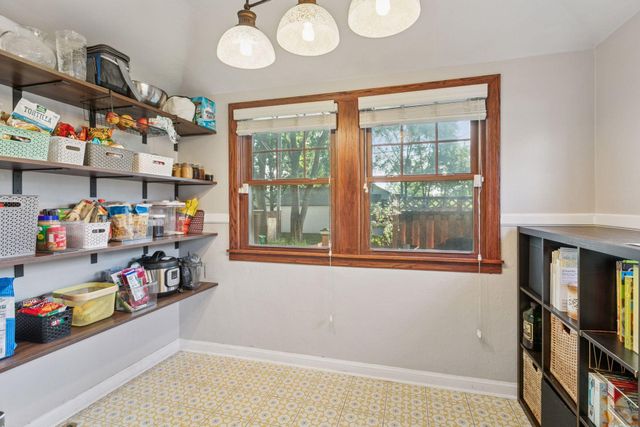 4200 Queen Avenue N, Minneapolis, MN 55412