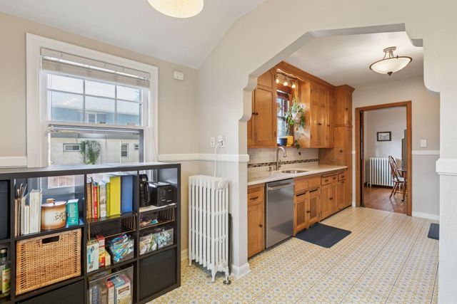 4200 Queen Avenue N, Minneapolis, MN 55412