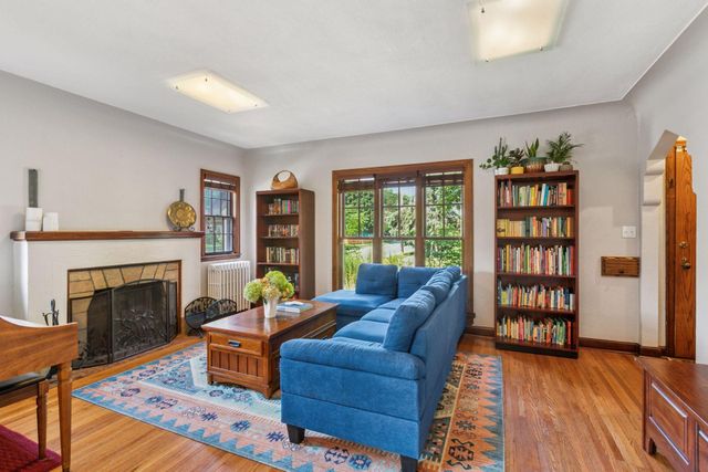 4200 Queen Avenue N, Minneapolis, MN 55412