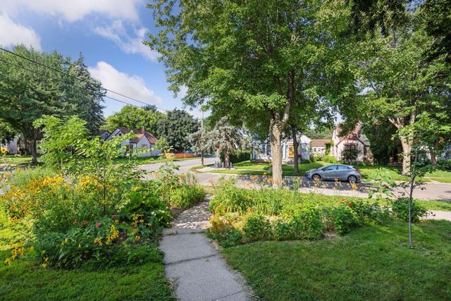 4200 Queen Avenue N, Minneapolis, MN 55412