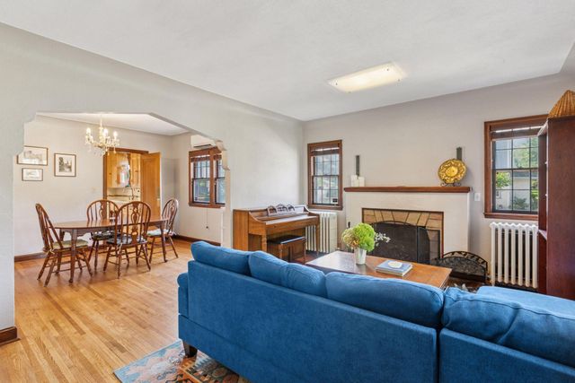 4200 Queen Avenue N, Minneapolis, MN 55412