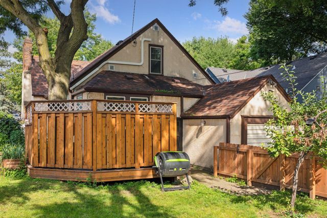 4200 Queen Avenue N, Minneapolis, MN 55412
