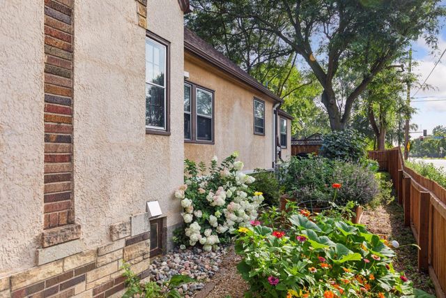 4200 Queen Avenue N, Minneapolis, MN 55412