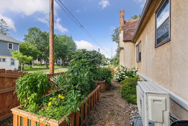 4200 Queen Avenue N, Minneapolis, MN 55412