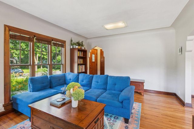 4200 Queen Avenue N, Minneapolis, MN 55412