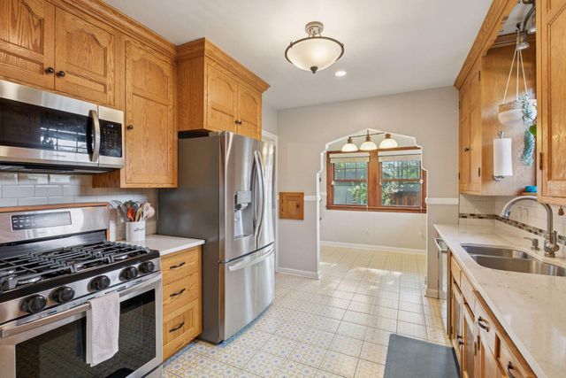4200 Queen Avenue N, Minneapolis, MN 55412