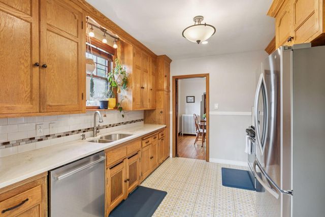 4200 Queen Avenue N, Minneapolis, MN 55412