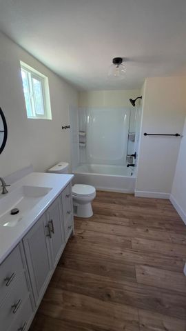 1248 Crane Lane, Yokuts Valley, CA 93675