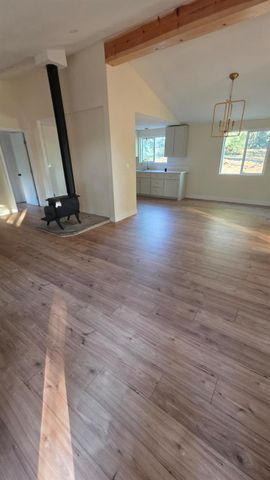 1248 Crane Lane, Yokuts Valley, CA 93675