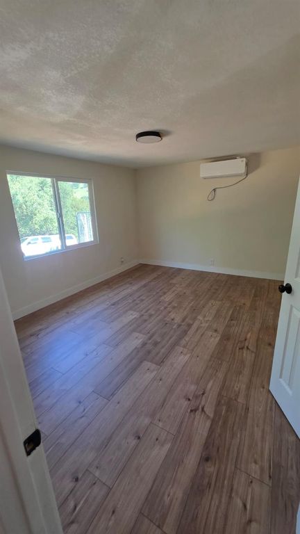 Image 15 of property listing at 1248 Crane Lane, Yokuts Valley, CA 93675