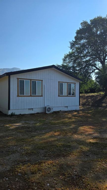 Image 3 of property listing at 1248 Crane Lane, Yokuts Valley, CA 93675