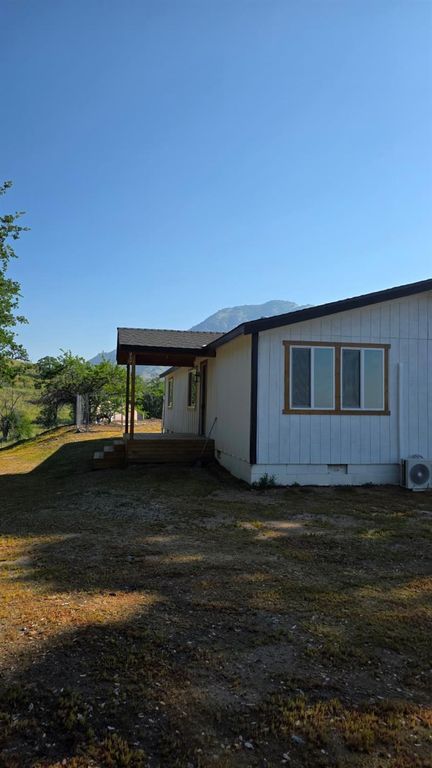 Image 4 of property listing at 1248 Crane Lane, Yokuts Valley, CA 93675