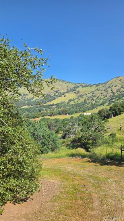 Image 41 of property listing at 1248 Crane Lane, Yokuts Valley, CA 93675