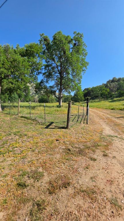 Image 8 of property listing at 1248 Crane Lane, Yokuts Valley, CA 93675