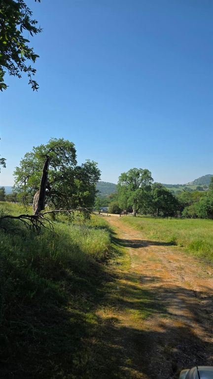 Image 9 of property listing at 1248 Crane Lane, Yokuts Valley, CA 93675