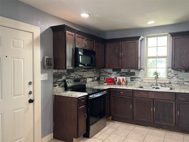 3227 Avenue I, Fort Worth, TX 76105