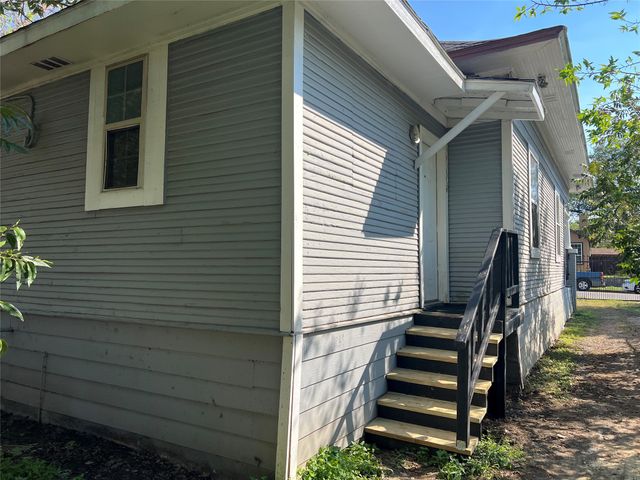 3227 Avenue I, Fort Worth, TX 76105