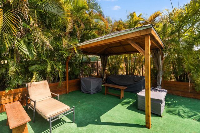 27 Nanialii Pl, Kihei, HI 96753