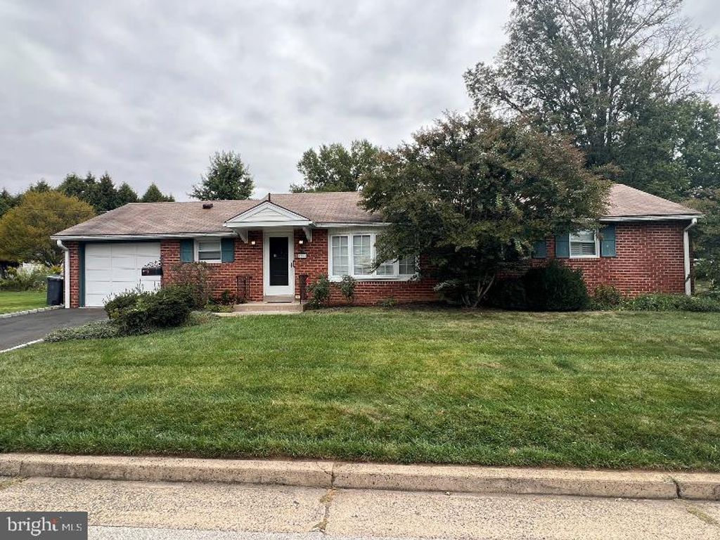 2205 CROSS RD, Glenside, PA 19038