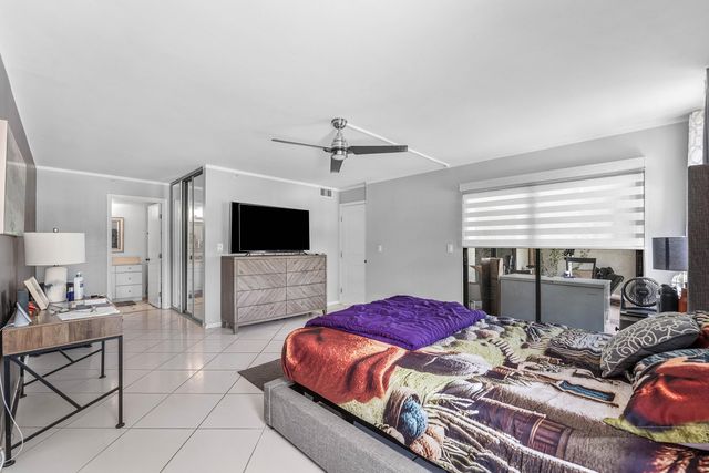 2205 S CYPRESS BEND Drive 302, Pompano Beach, FL 33069