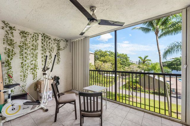 2205 S CYPRESS BEND Drive 302, Pompano Beach, FL 33069