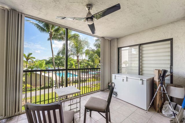 2205 S CYPRESS BEND Drive 302, Pompano Beach, FL 33069