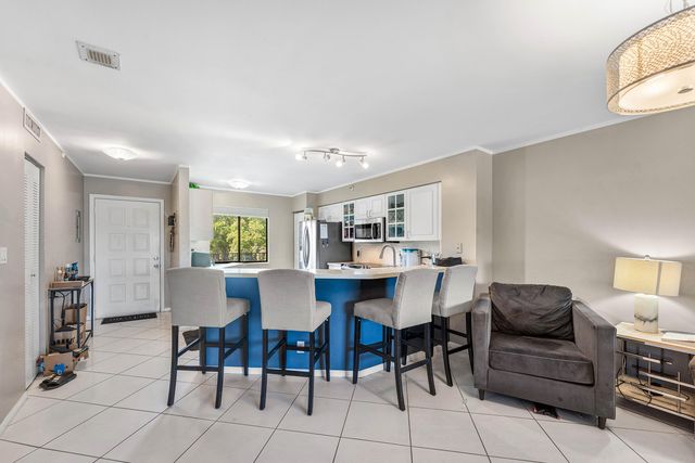 2205 S CYPRESS BEND Drive 302, Pompano Beach, FL 33069
