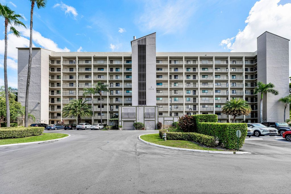 2205 S CYPRESS BEND Drive 302, Pompano Beach, FL 33069