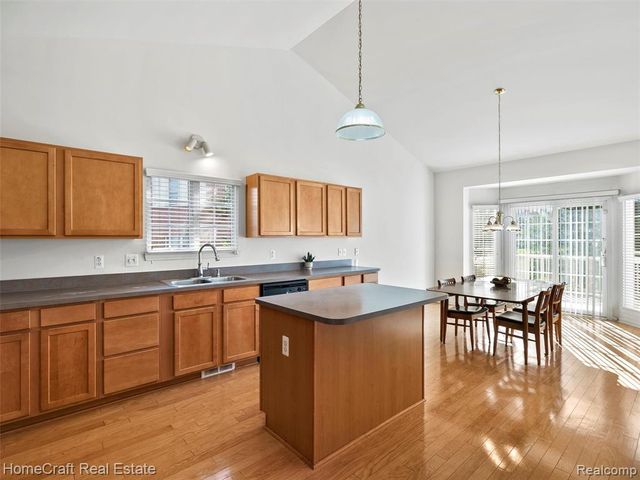 2342 Lexington Circle 71, Canton, MI 48188