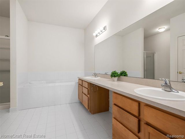 2342 Lexington Circle 71, Canton, MI 48188