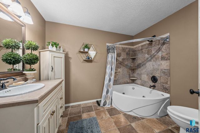 5500 S Andrea Ave Avenue, Sioux Falls, SD 57108