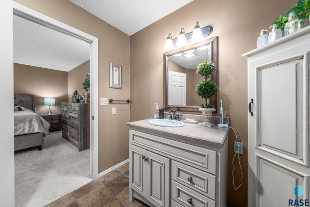 5500 S Andrea Ave Avenue, Sioux Falls, SD 57108