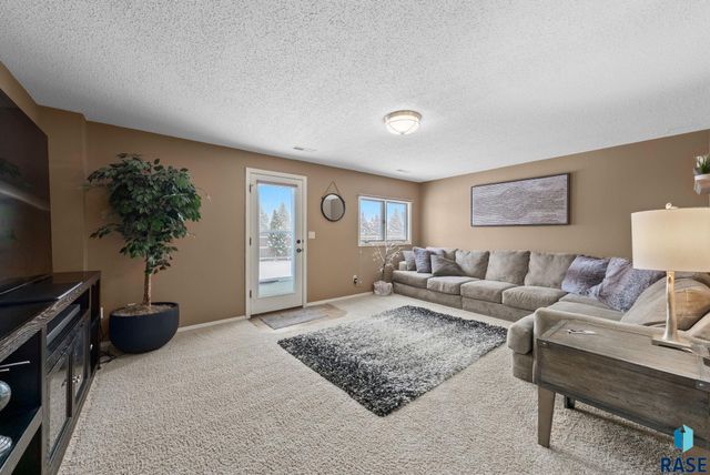 5500 S Andrea Ave Avenue, Sioux Falls, SD 57108