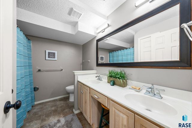 5500 S Andrea Ave Avenue, Sioux Falls, SD 57108