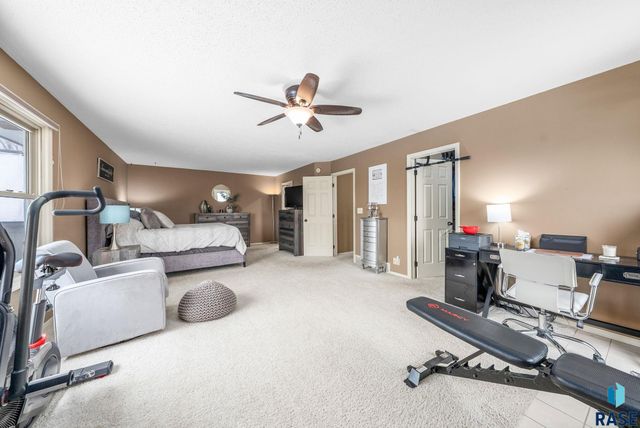 5500 S Andrea Ave Avenue, Sioux Falls, SD 57108