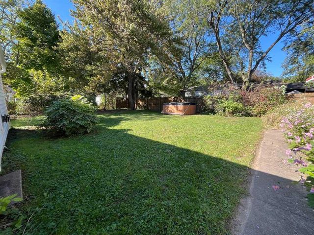 1119 Chrysler Street, Kalamazoo, MI 49048