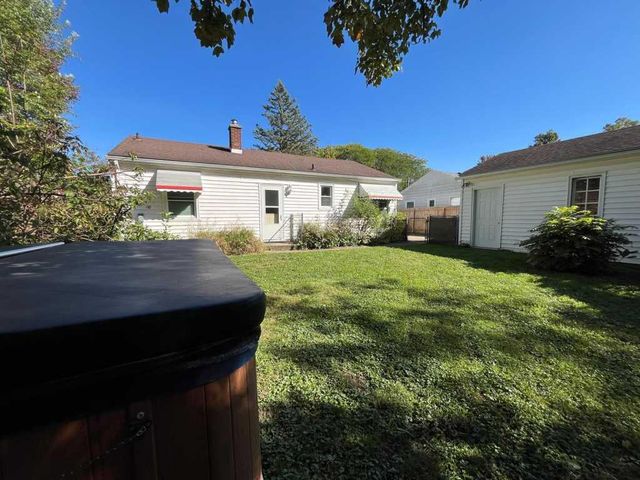 1119 Chrysler Street, Kalamazoo, MI 49048
