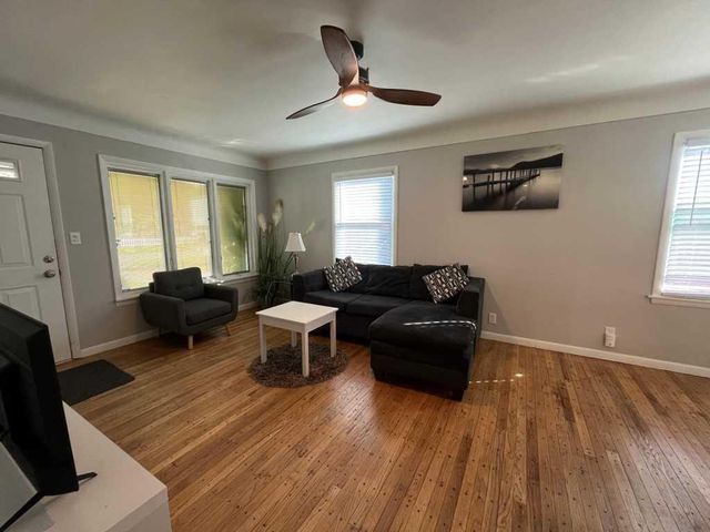1119 Chrysler Street, Kalamazoo, MI 49048