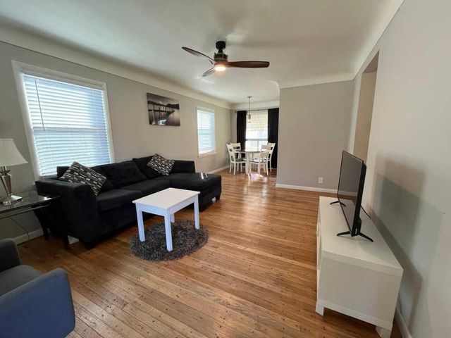 1119 Chrysler Street, Kalamazoo, MI 49048