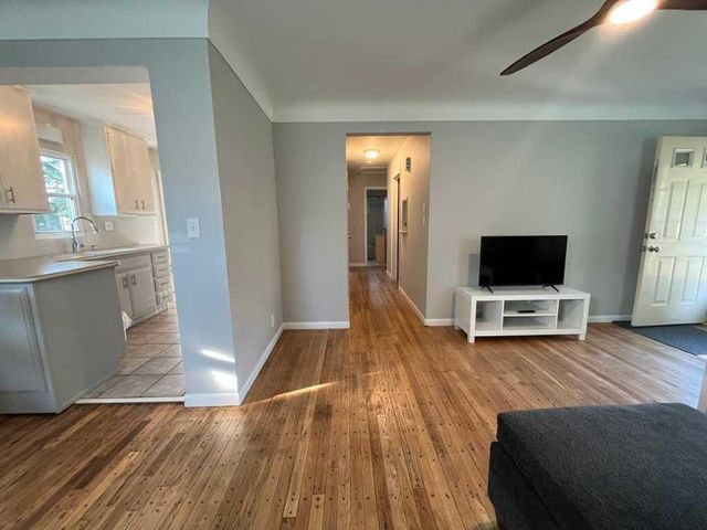 1119 Chrysler Street, Kalamazoo, MI 49048