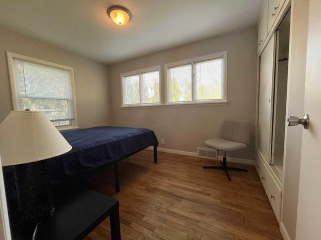 1119 Chrysler Street, Kalamazoo, MI 49048