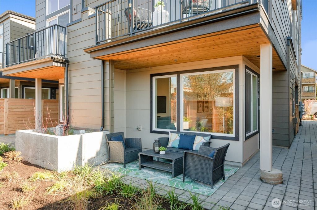 9225 B Densmore Avenue N, Seattle, WA 98103
