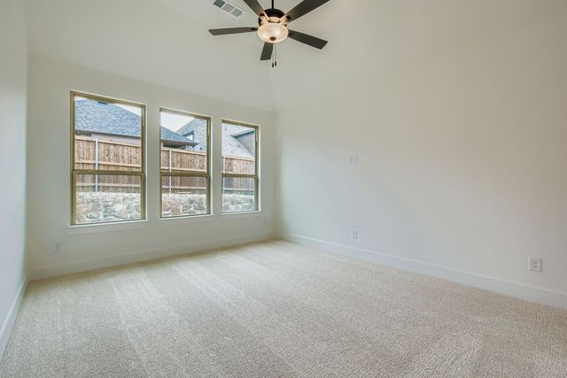 828 Trailing Vine Road, Lavon, TX 75166