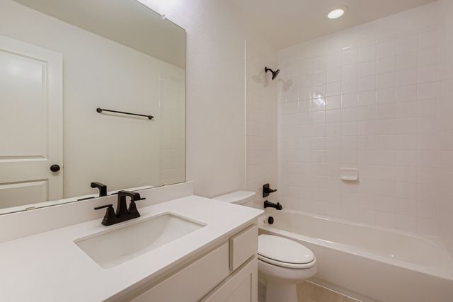 828 Trailing Vine Road, Lavon, TX 75166