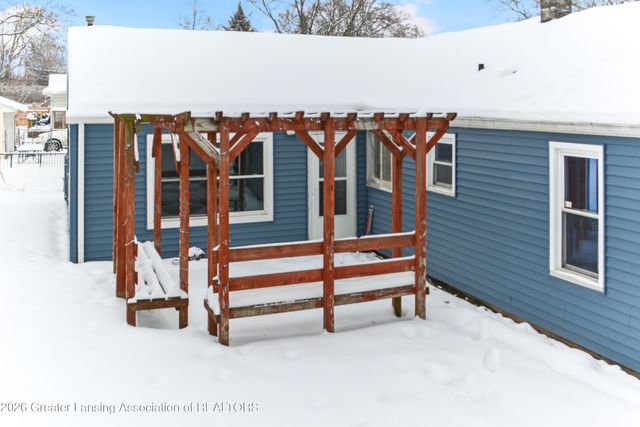 1015 Westfield Road, Lansing, MI 48917