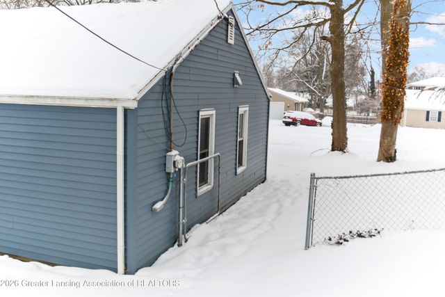 1015 Westfield Road, Lansing, MI 48917