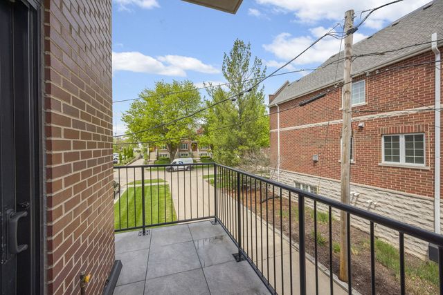 514 Hillgrove Avenue 202, Western Springs, IL 60558
