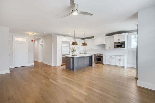 514 Hillgrove Avenue 202, Western Springs, IL 60558