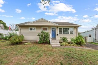88 Aircraft Road, West Haven, CT 06516