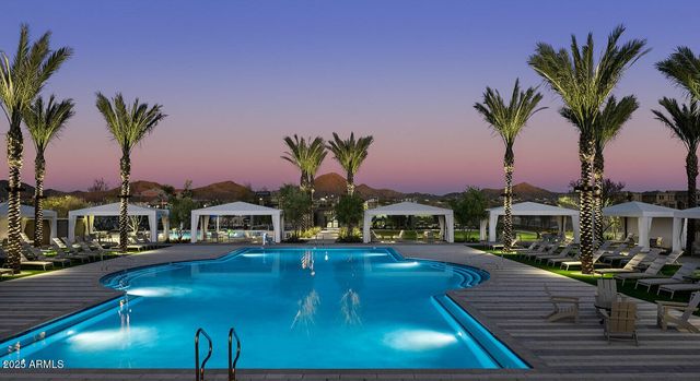 2440 W MAXIMO Way, Phoenix, AZ 85085